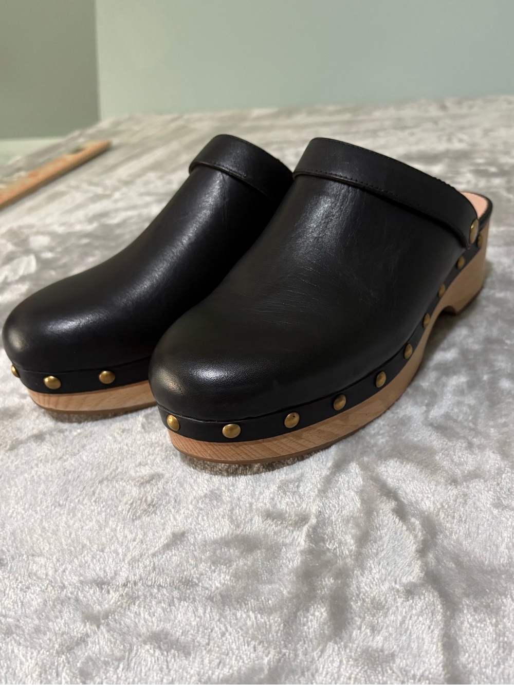 J Crew Genuine Leather Studded Convertible Clogs Size 9 Like New - Picture 3 of 5